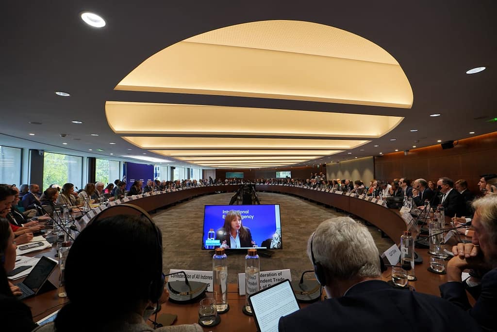 First-ever Global Summit on People-Centered Clean Energy held in Paris