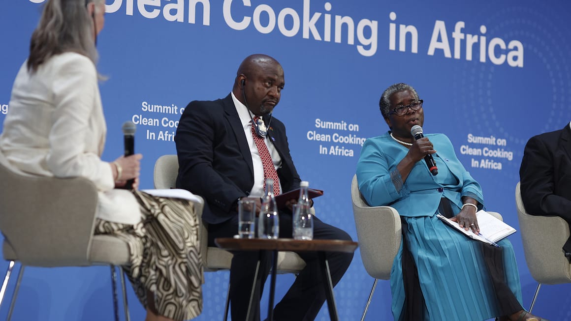 FUELING CHANGE : Mobilizing Finance for clean cooking in Africa