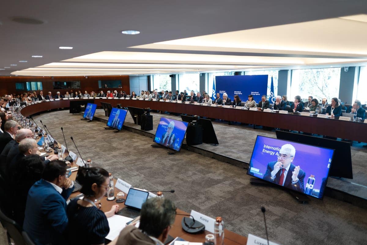 First-ever Global Summit on People-Centered Clean Energy held in Paris